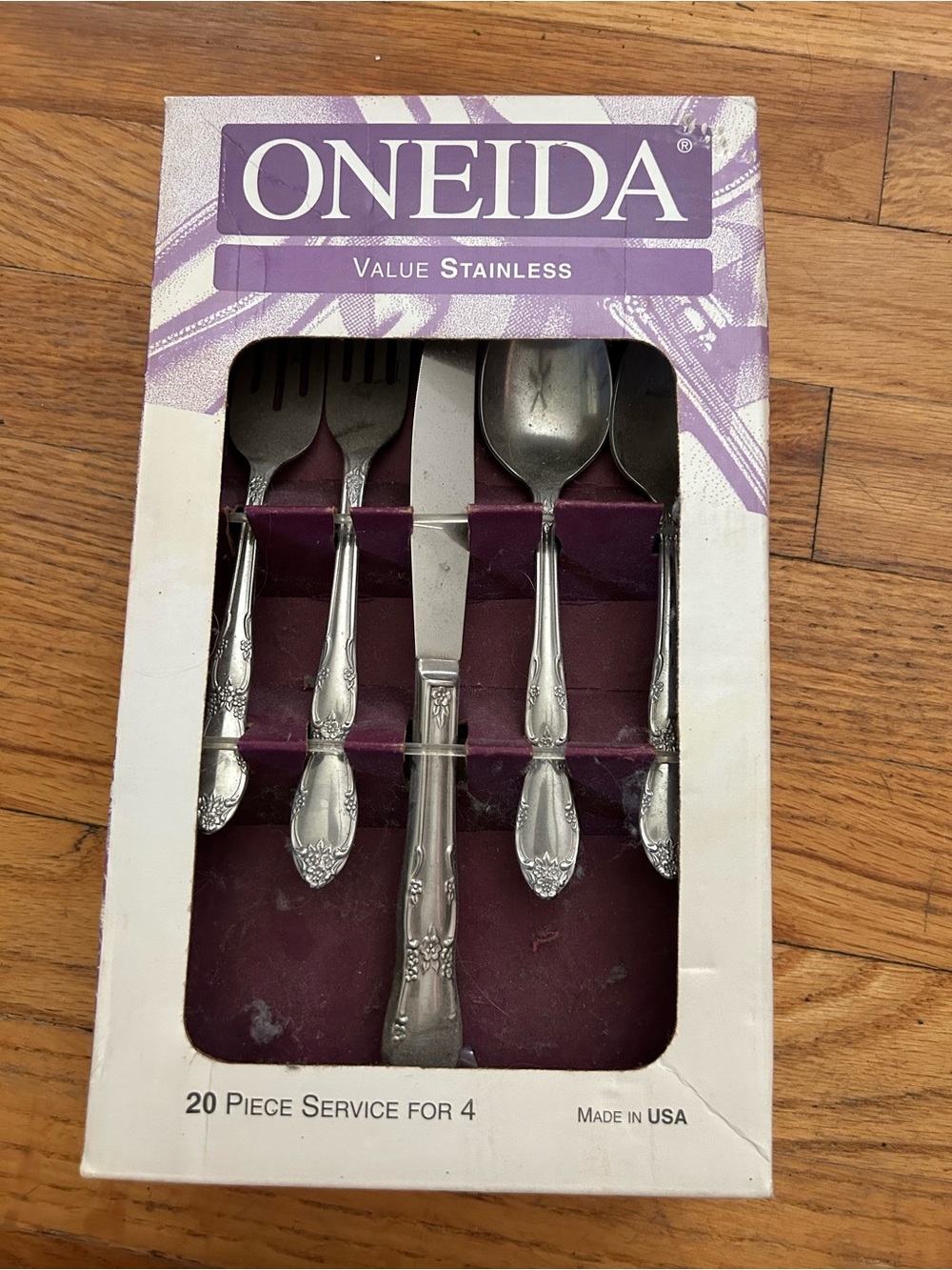 Oneida Stainless Flatware Set in Silver